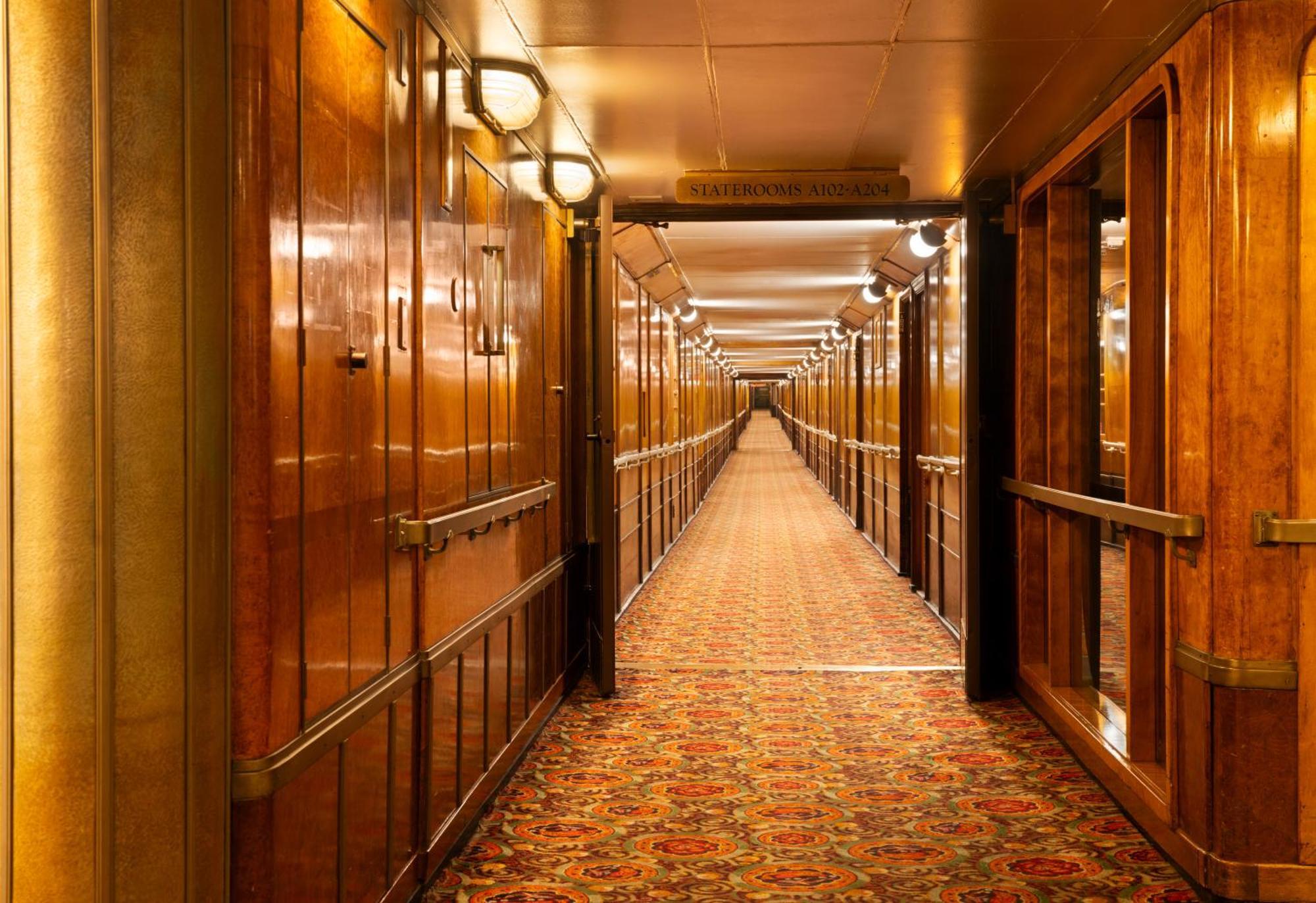 The Queen Mary Hotel Long Beach Exterior photo